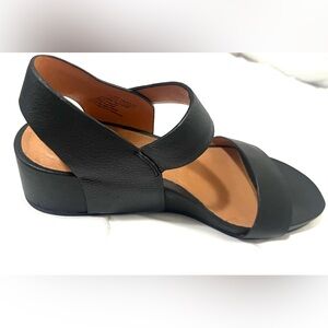 Gentle Souls Black Two-strap Leather Wedge Sandal Sz 7